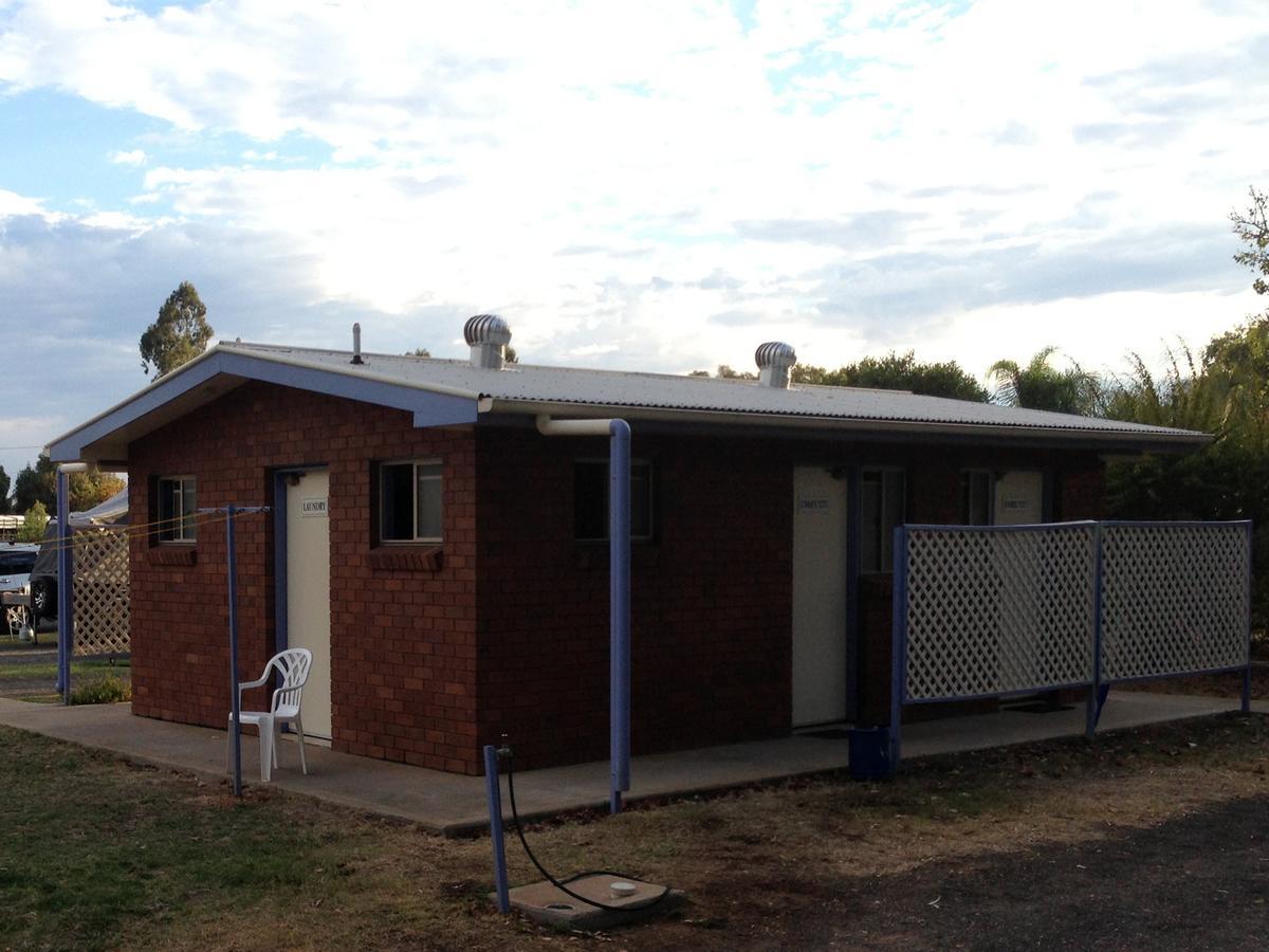 Tambo Mill Motel & Caravan Park Esterno foto